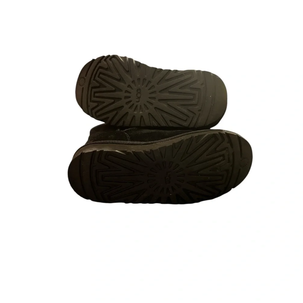UGG Jona Boots. Snap sides. Black. (1)
